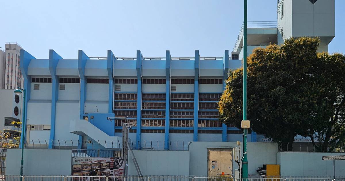 屯門官立中學 16歲