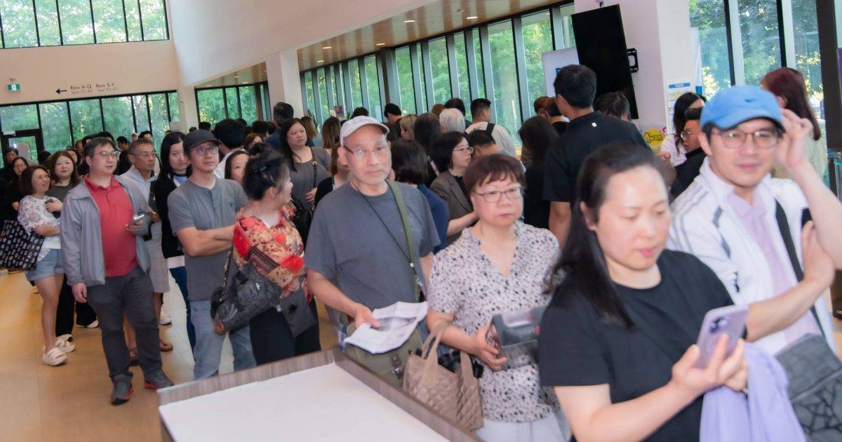胡鴻鈞北美舞台重現劇集金曲！深情獻唱《祝君好》掀集體回憶殺