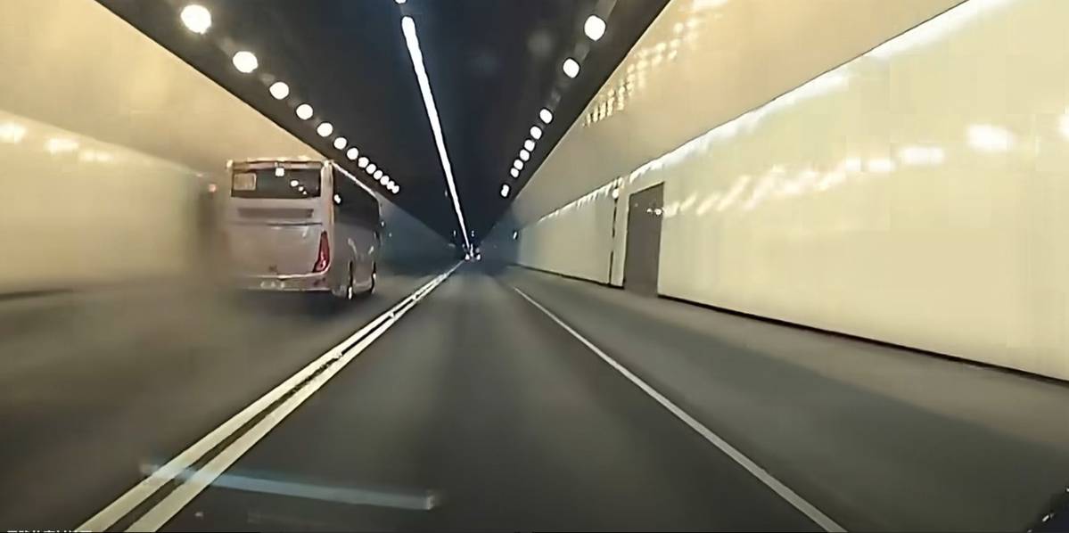 71歲校巴司機駕駛時猝逝 最後關頭故意做1事救全車47名學童 車cam片畫面曝光