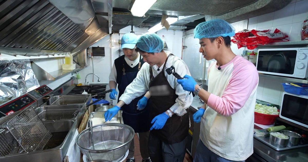 美食新聞報道｜中音3亞軍張與辰為炸雞闖廚房！揭人龍店180度秘技 爆食神金句