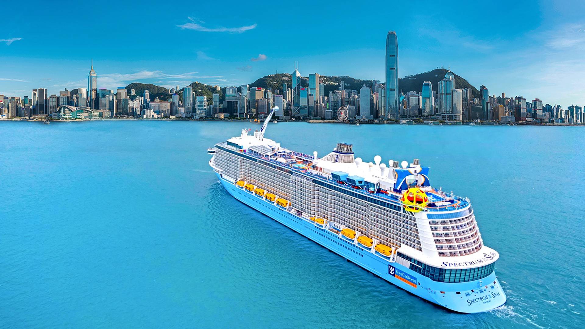 皇家加勒比海洋光譜號 back 皇家加勒比海洋光譜號由香港啟航,一家人展開海上假期。(圖片來源:官方圖片)