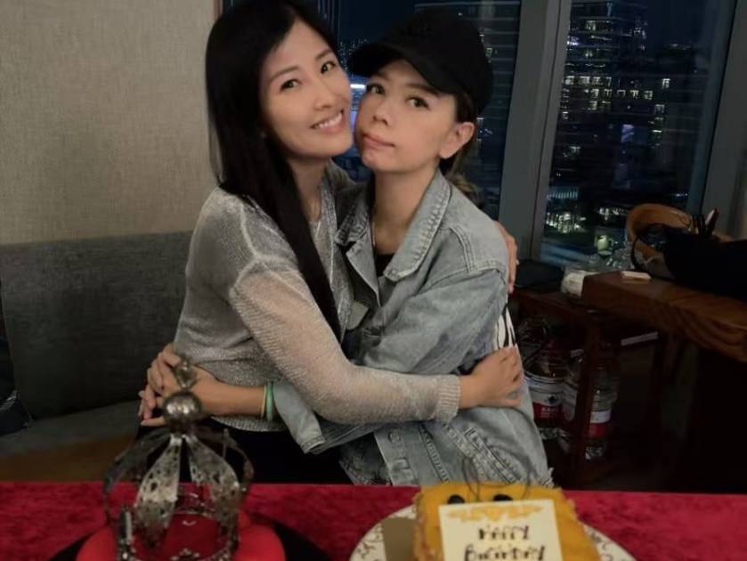 49歲鍾麗淇突暴瘦臉容僵硬惹擔憂 佘詩曼親自交代好姊妹病況