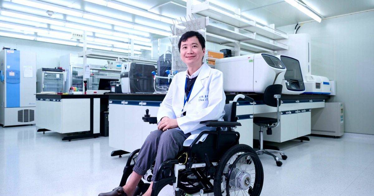 醫生你有病？｜44歲醫生陳燕麟患罕見肌肉萎縮症 曾誤認「貓王」上身！豁達金句震驚網民