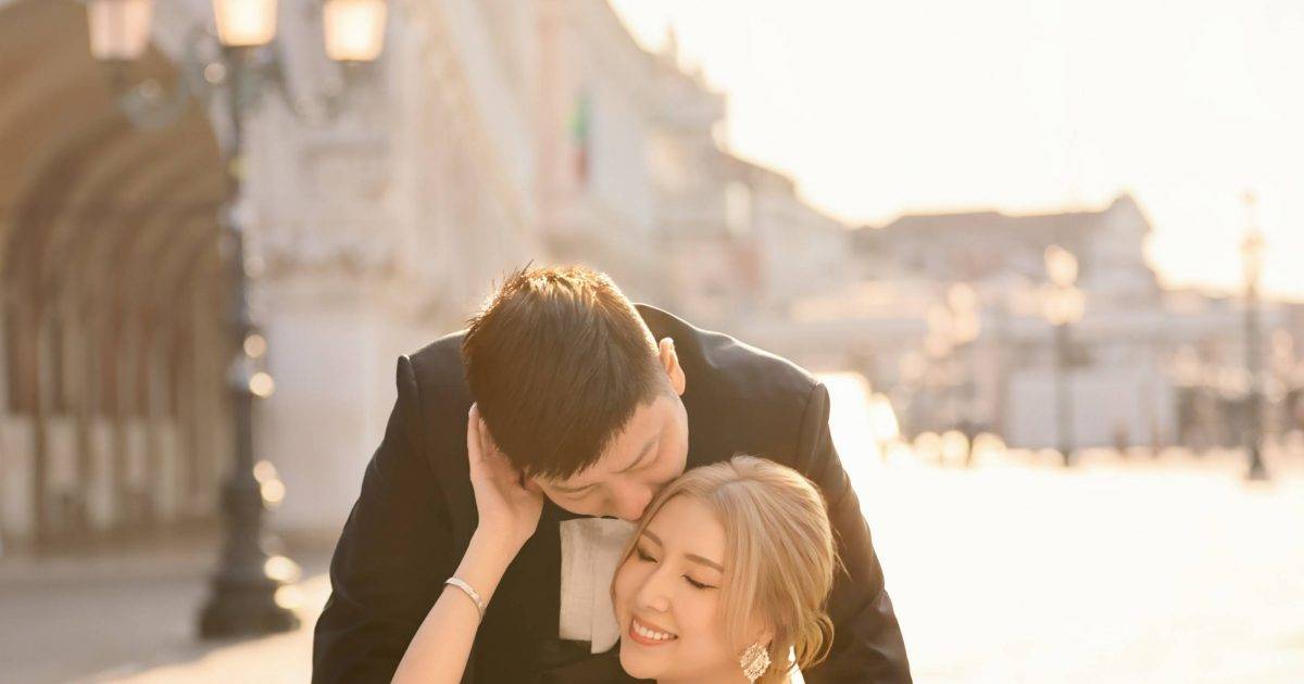 譚嘉儀威尼斯影婚照 逼爆低胸馬甲震撼視覺 富貴未婚夫身家謎團曝光