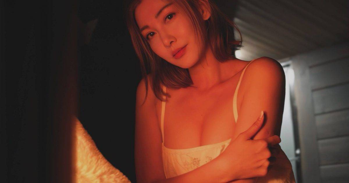 42歲李彩華罕晒閨房寫真 性感指數再突破！傳擁12物業兼2億身家