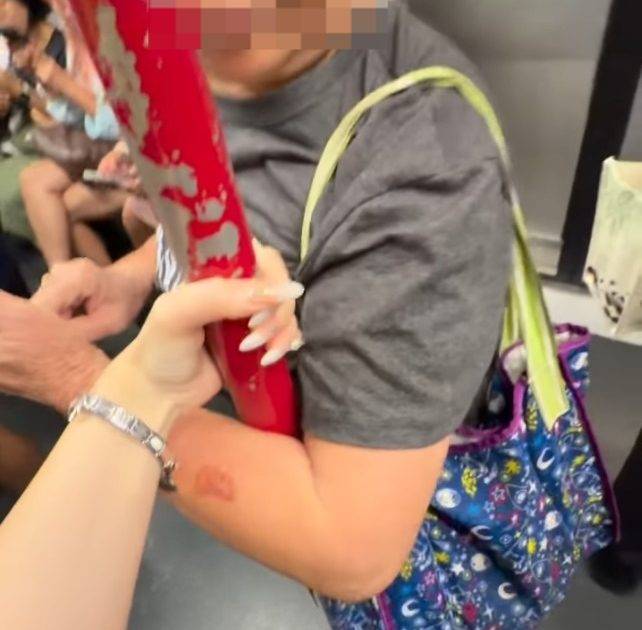 港鐵扶手 港女